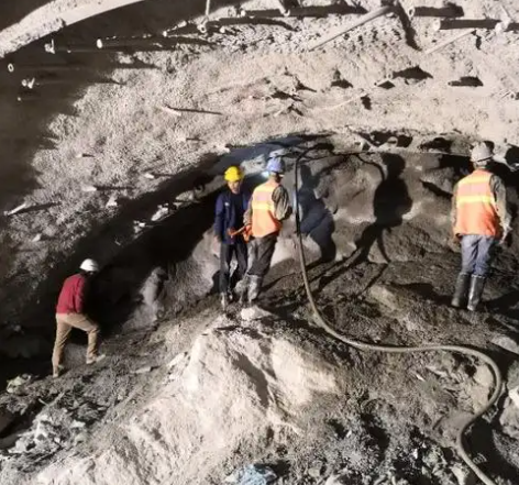 凉山拱顶带模注浆料的施工流程及注意事项